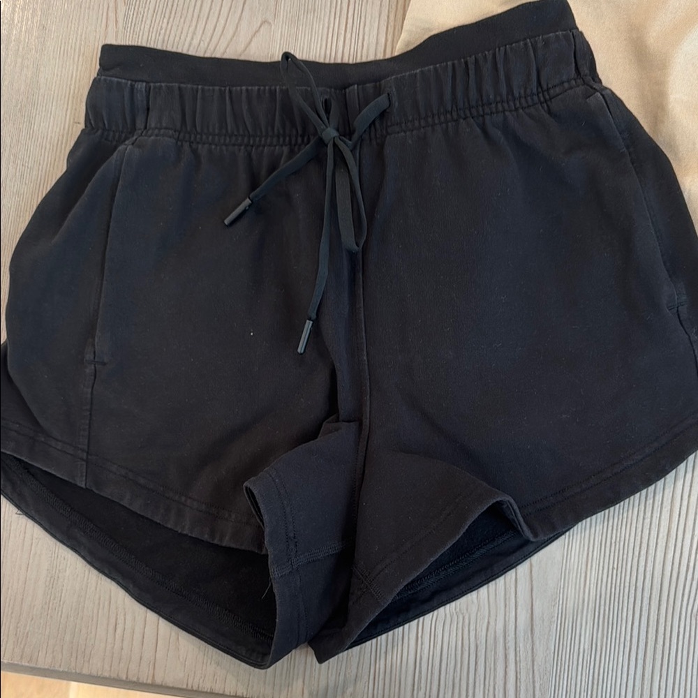 Lululemon inner glow shorts size 4 black